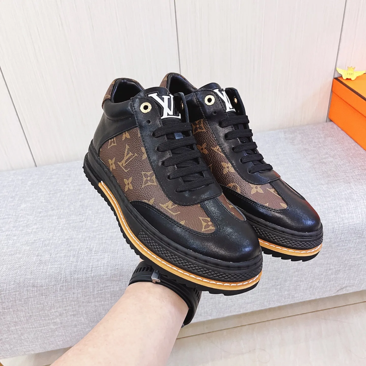 Men's shoes 💰 440 men's shoes 💰 [ LV ] 🔥 Louis Vuitton, high-end men's shoes brand official website 1:1 latest masterpiece: uppers are made of Italian imported first-layer cowhide with comfortable and breathable lining ➕ original non-slip and wear-resistant outsole 🔥, making walking more convenient and comfortable! An exclusive new model, a stunning work, a beautiful 1:1 replica [color] compared to the official quality! Create a fashionable personality to set off your uniqueness! A must-have for trendy men! Classic 🔥Size: 38-44 Color: 🔥 2⃣️colors available🔥.